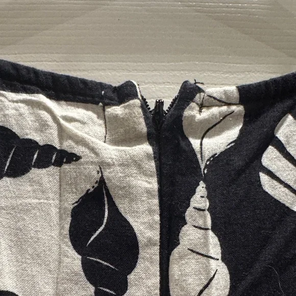 Lisa Says Gah Black & White Floral V-Neck Maxi Dress size xs needs zipper pull - Picture 5 of 6